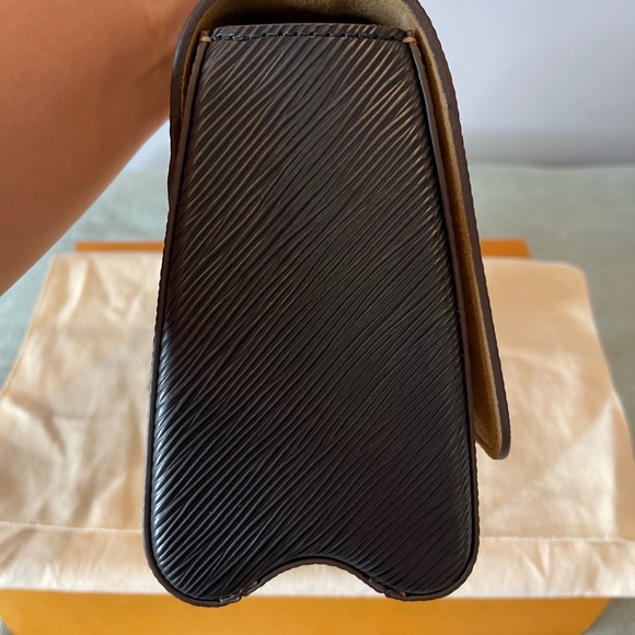 ✨Stunning Louis Vuitton Twist MM✨ - Picture 6 of 12